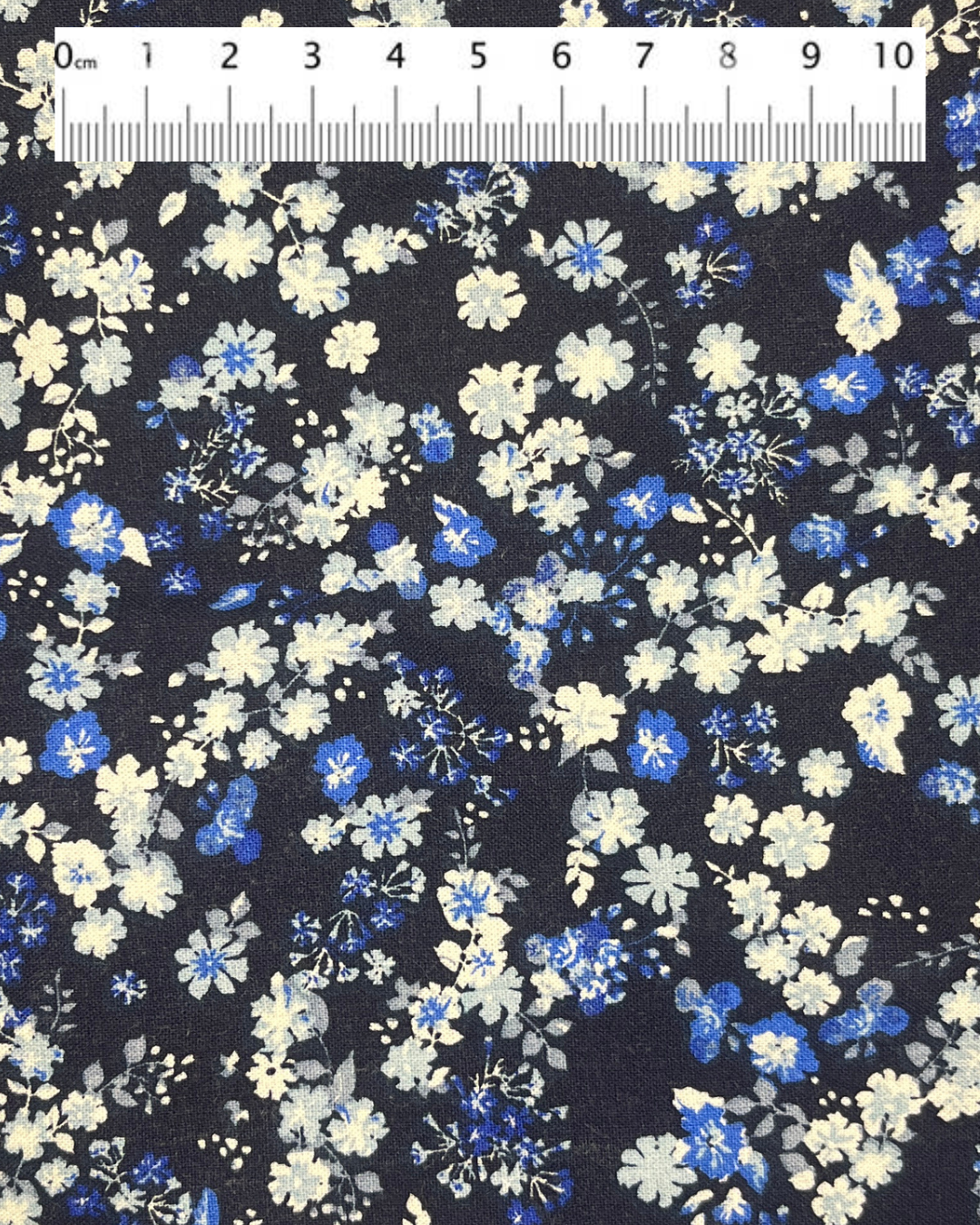 12 Mörkblå med blommor