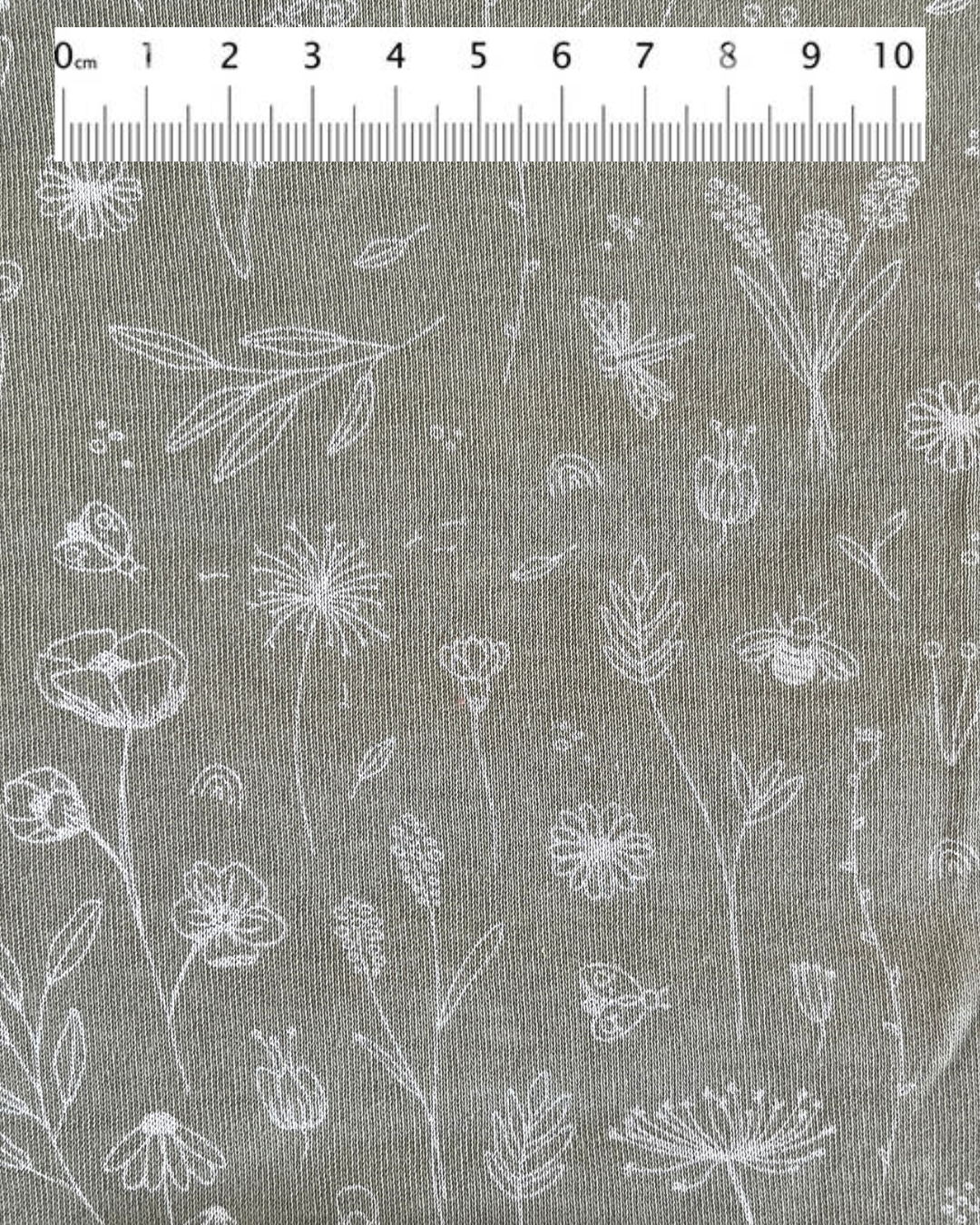 03 Grön med vita blommor